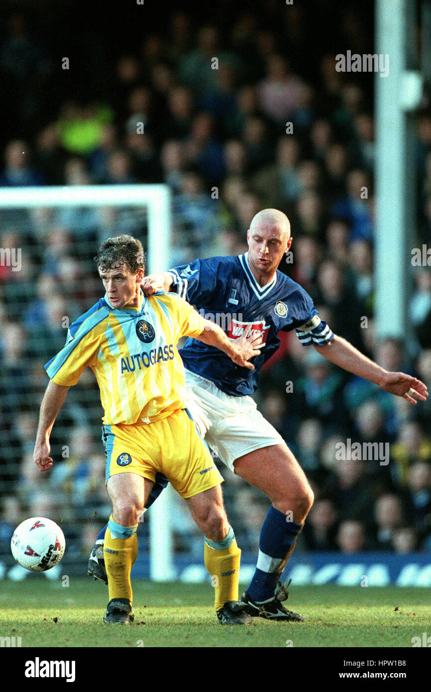 MARK HUGHES & MATT ELLIOT LEICESTER CITY V CHELSEA FC 23. Februar 1998 Stockfoto