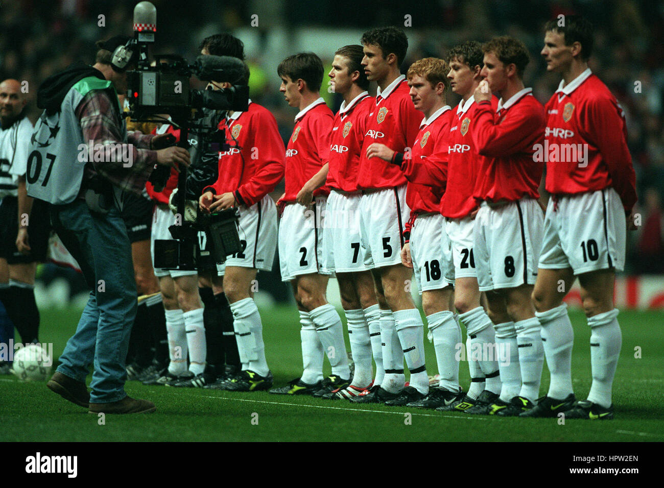 Handy-TV CAM auf Mann-UTD-MANCHESTER UNITED V MONACO 23. März 1998 Stockfoto