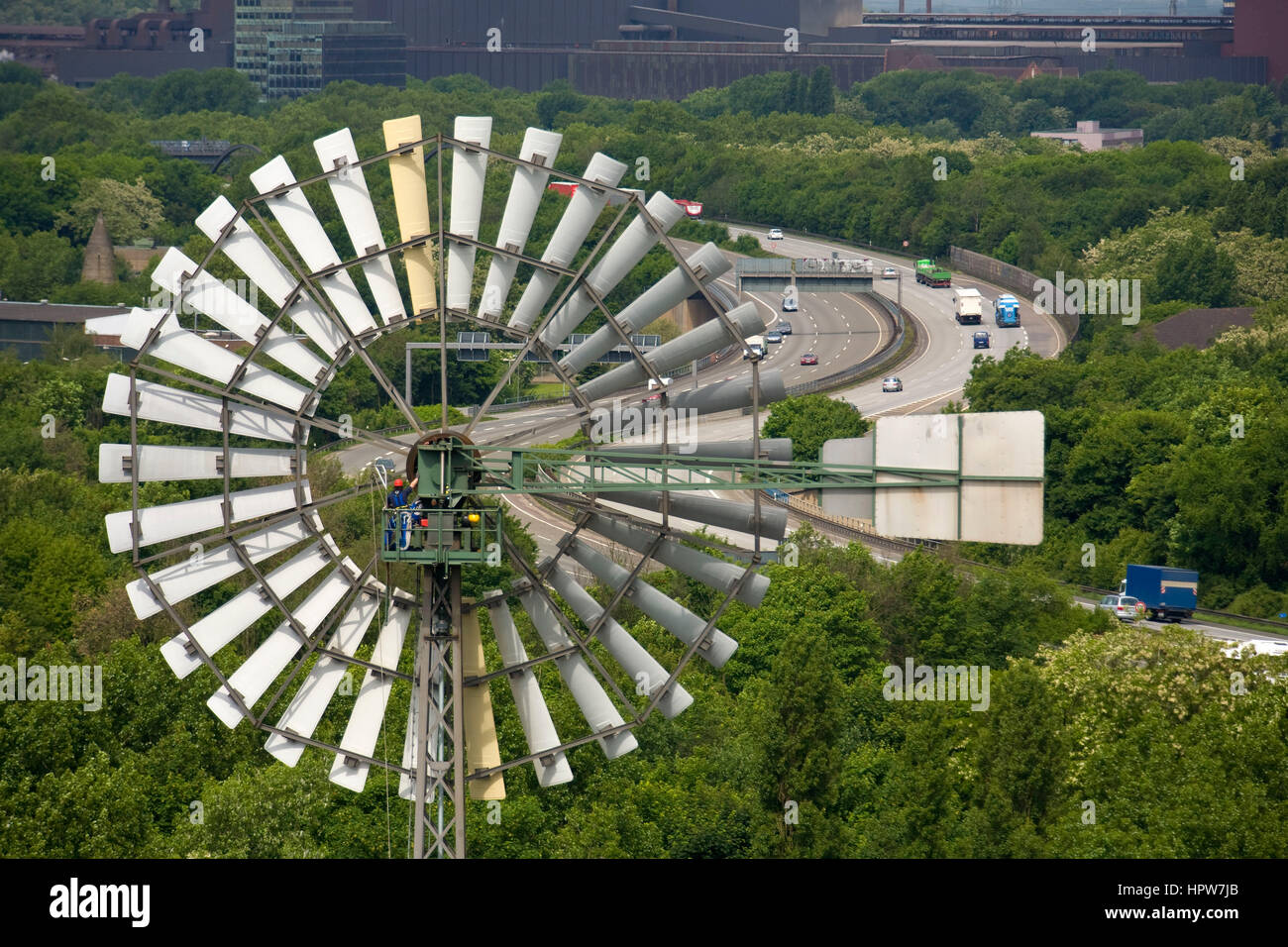 Deutschland, Duisburg, der Landschaftspark Duisburg-Nord, ehemaligen Thyssen-Hochofen-Werke im Stadtteil Meiderich, Energie-Turm, wind whee Stockfoto