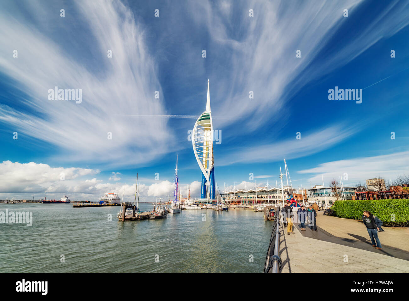 Gunwharf Quays von Portsmouth Harbour Stockfoto