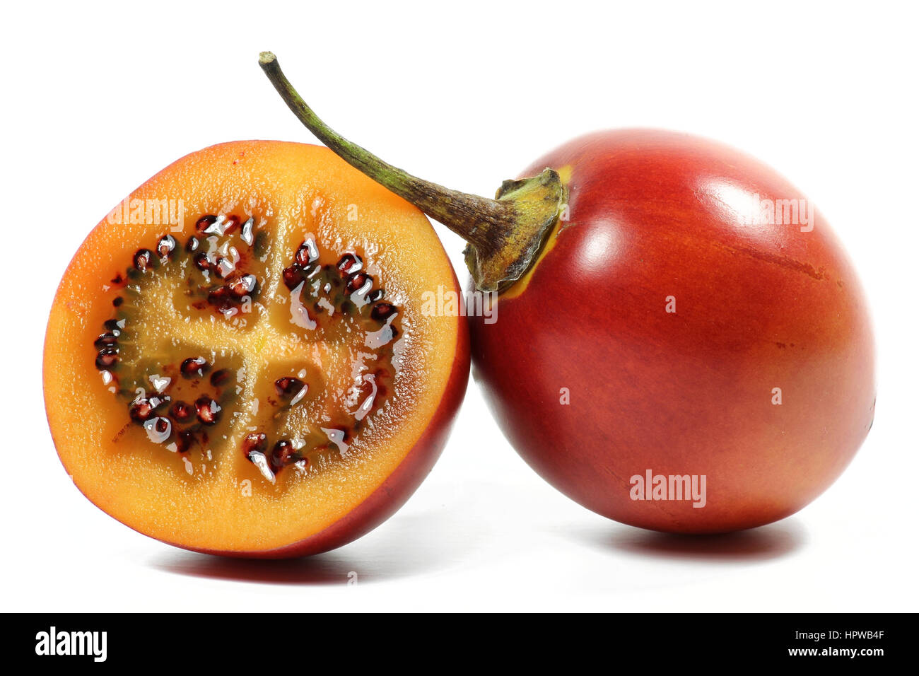 Tamarillo isoliert auf weißem Hintergrund Stockfoto