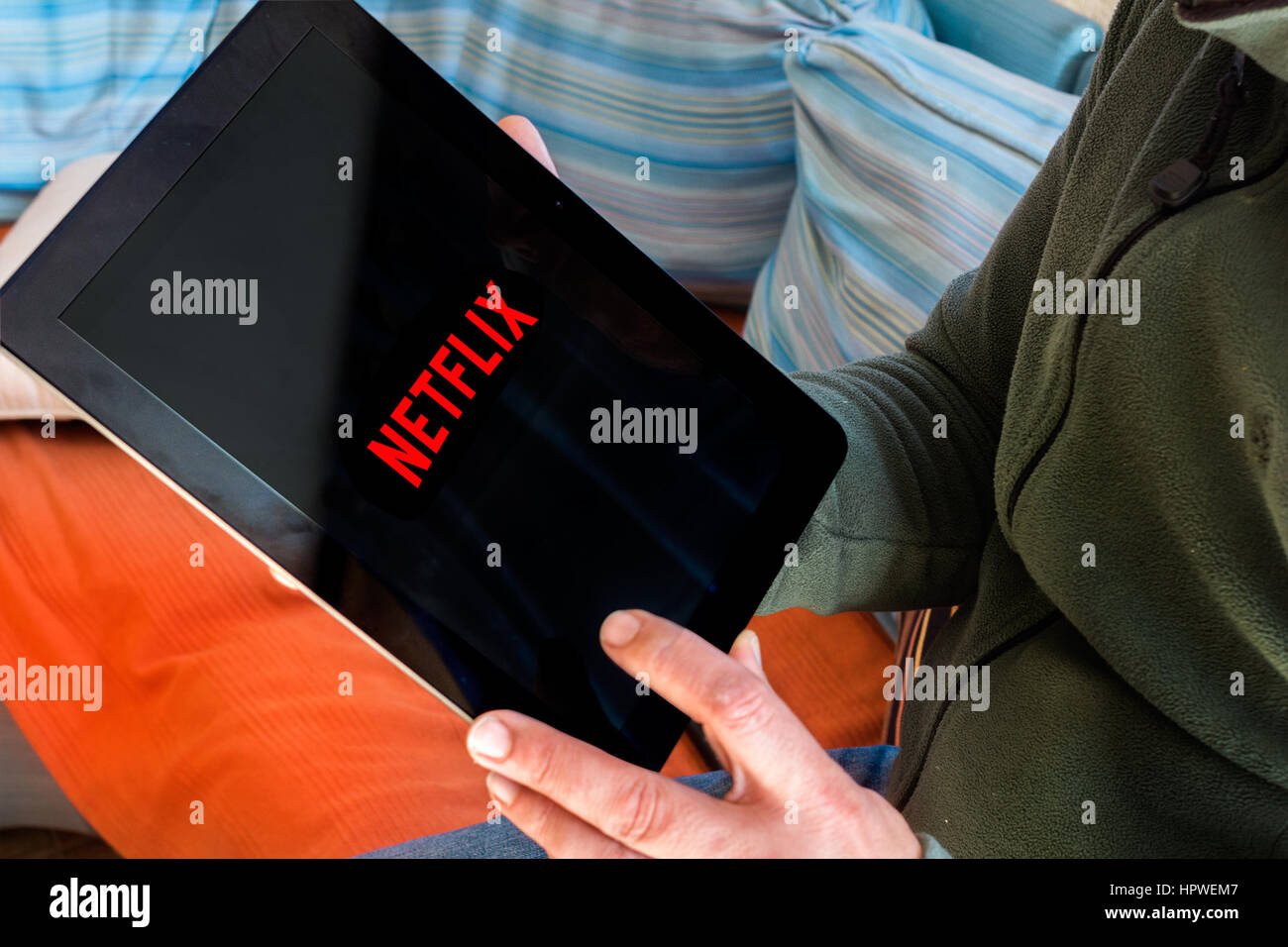 Netflix-Logo auf Tablet-Bildschirm. Stockfoto