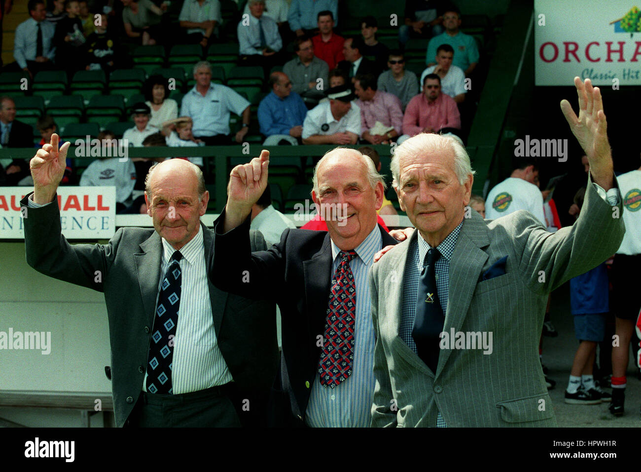 RALPH DAVIS BOBBY HAMILTON & ALEX STOCK. YEOVIL FA CUP 1949 26. Juli 1998 Stockfoto