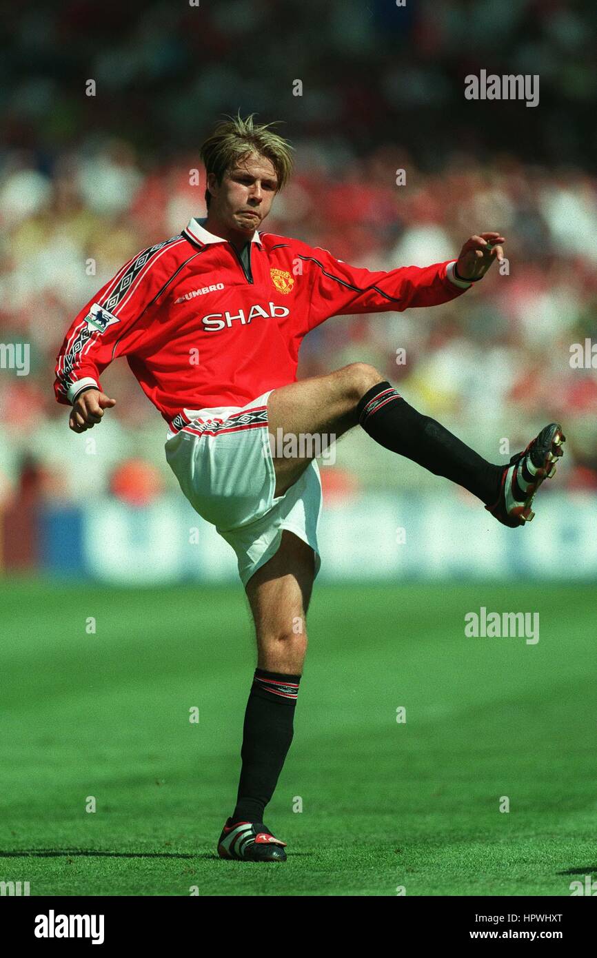 Maillot rétro MANCHESTER UNITED 1998 BECKHAM - Les Voyages En Ballon
