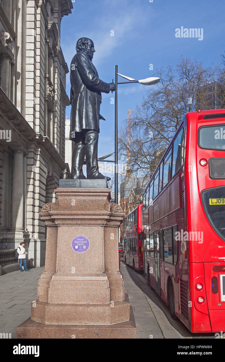 Stadt von London die Statue von Sir Rowland Hill, Gründer der Penny Post, im King Edward Street Stockfoto