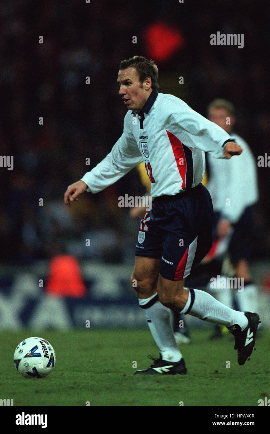 PAUL MERSON ENGLAND & ASTON VILLA FC 18. November 1998 Stockfoto