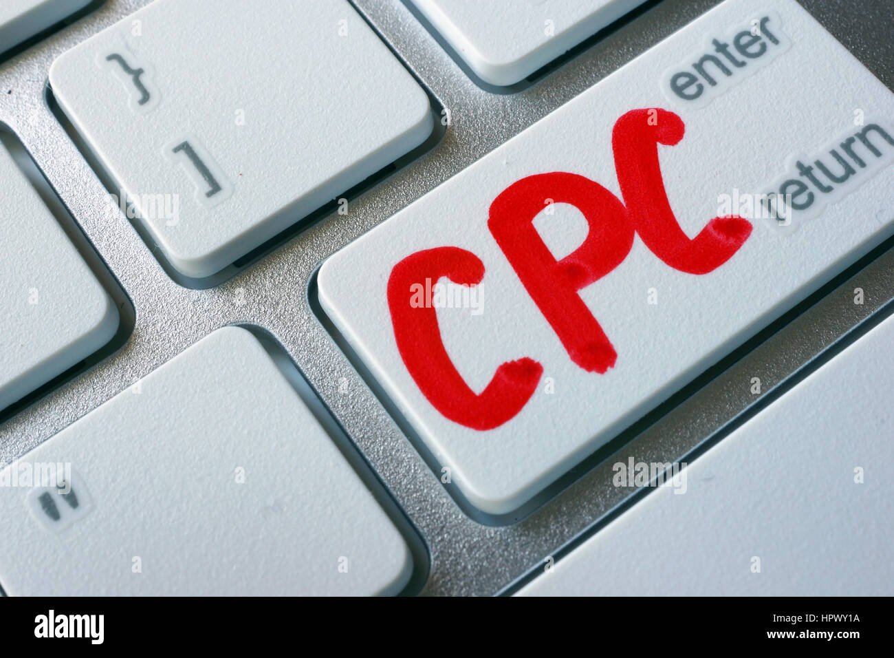 Wort-CPC (Kosten pro Klick) auf einer Tastatur geschrieben. Stockfoto