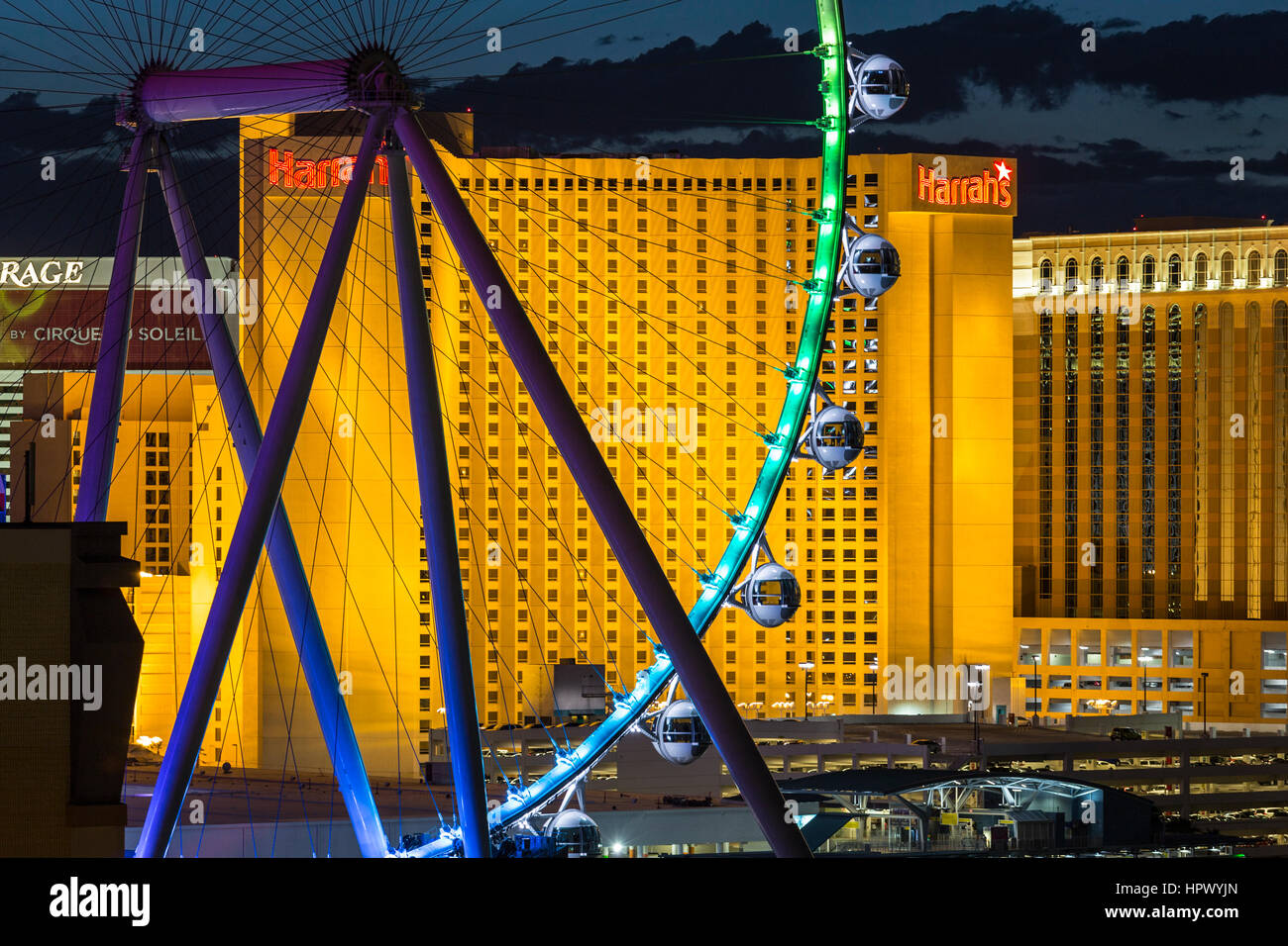 Las Vegas, Nevada, USA - 10. Juni 2015: Resort Casino Türme und High Roller Riesenrad auf dem Las Vegas Strip. Stockfoto