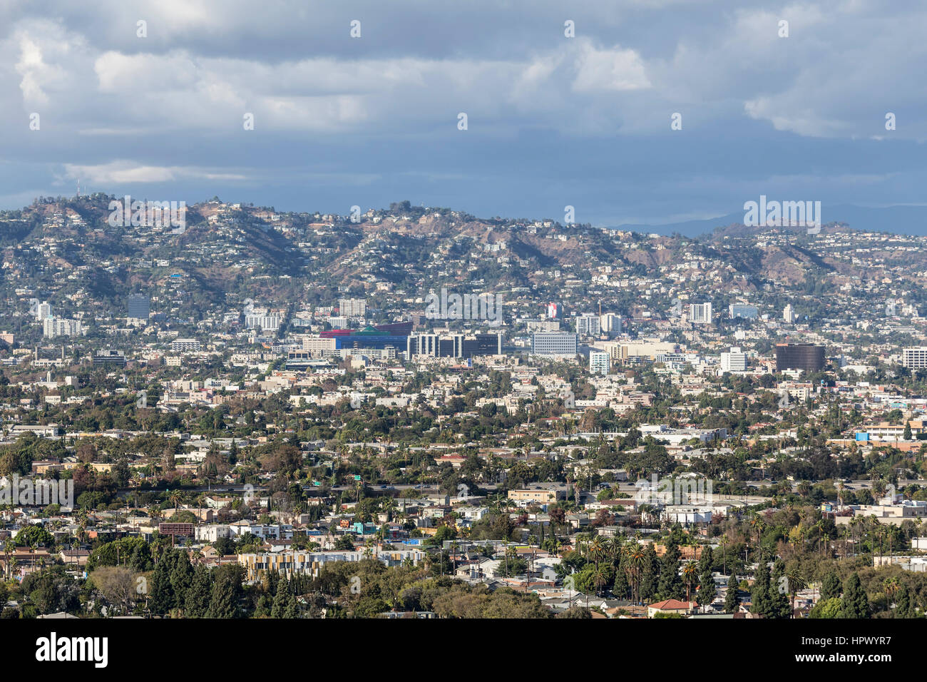 Los Angeles, Kalifornien, USA - 1. November 2014: Gathering Gewitterwolken über West Hollywood und Los Angeles. Stockfoto