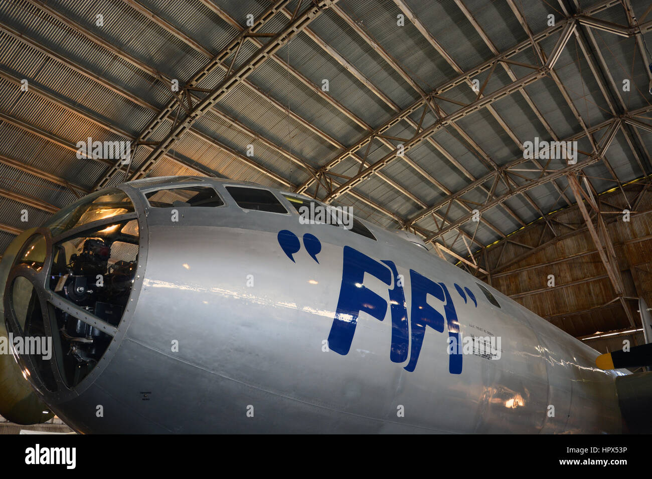 Die B29 Superfortress "FiFi" gewartet in der Nebensaison im Musée Vintage fliegen. FiFi ist eine der 2 B29s links fliegen. Stockfoto