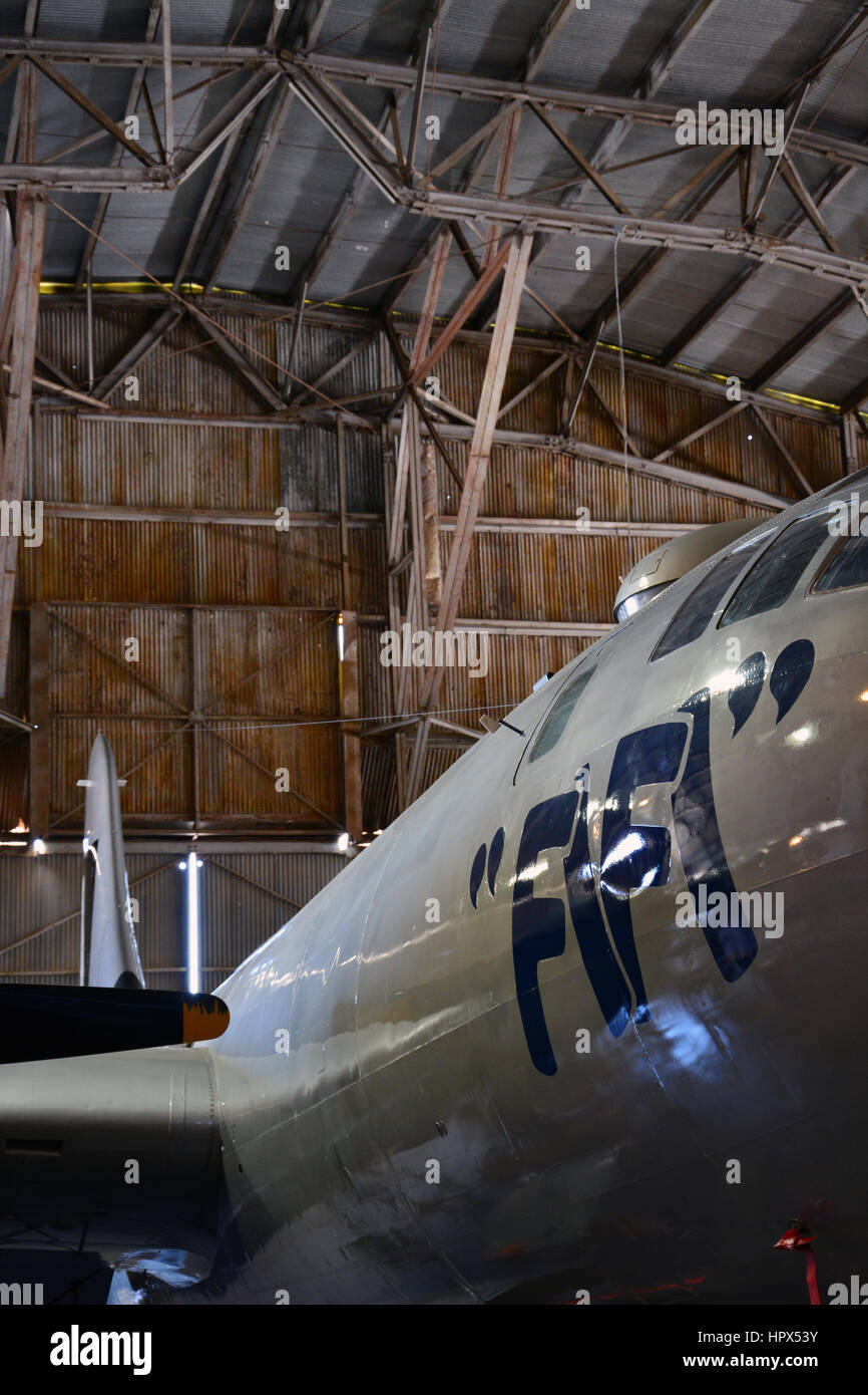 Die B29 Superfortress "FiFi" gewartet in der Nebensaison im Musée Vintage fliegen. FiFi ist eine der 2 B29s links fliegen. Stockfoto