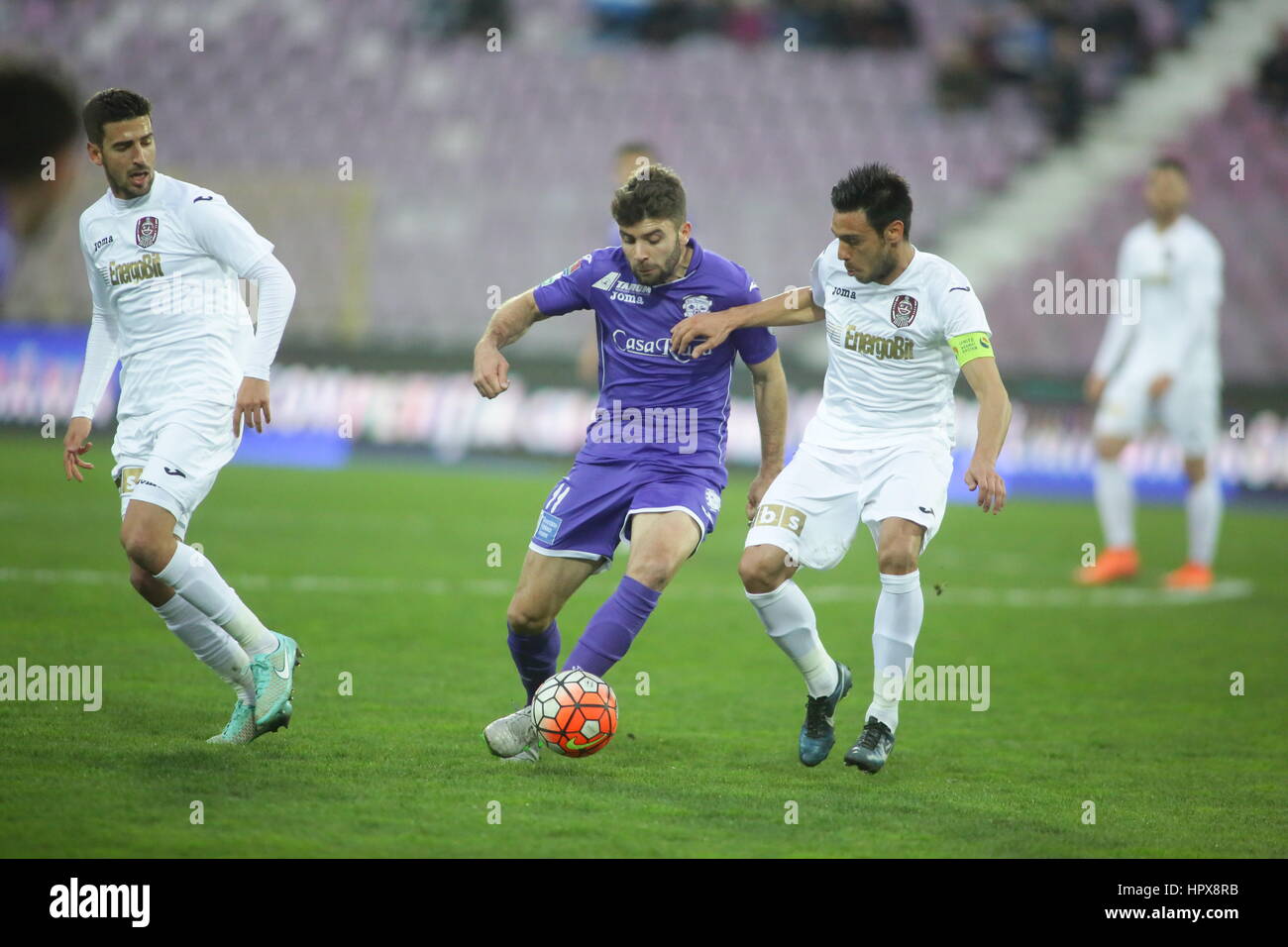 13. März 2016: Javier Hernandez #11 ACS Poli Timisoara und Malico Paulino Mario Jorge #45 von CFR Cluj-Napoca während der LPF Ligue 1 - Play Off Spiel zwischen ACS Poli Timisoara (ROU) Vs FC CFR 1907 Cluj-Napoca (ROU) im "Dan Paltinisanu" Stadion in Timisoara, Rumänien ROU.   Foto: Cronos/Adrian Piclisan Stockfoto