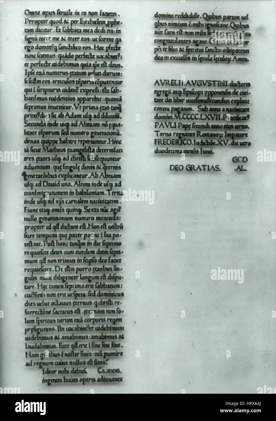 Seite eines alten Buches, geschrieben in Latein, Italien Stockfoto