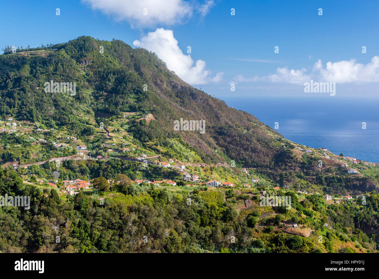 Landschaft in der Nähe von Faial gesehen von Sao Roque Do Faial, Madeira, Portugal. Stockfoto