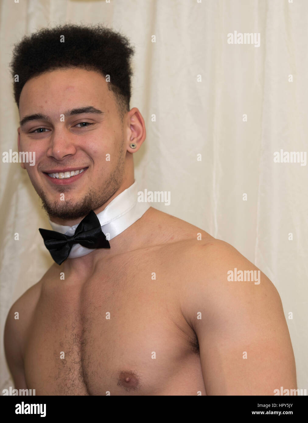 Freche Buff Butler auf der Hochzeitsmesse Stockfoto