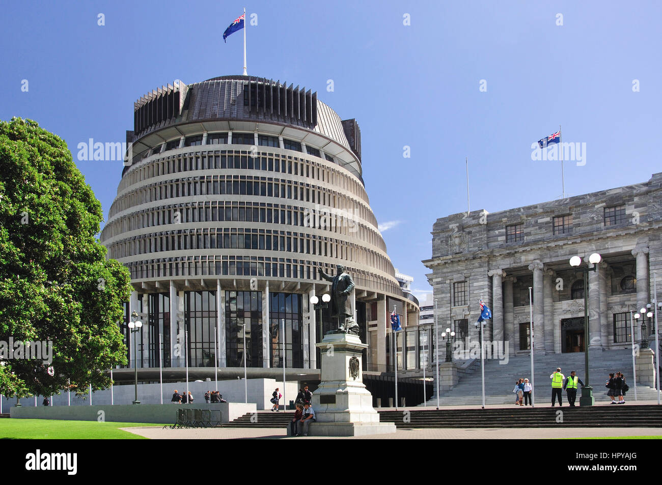 Neuseeland Regierung "Beehive" und Parlamentsgebäude. Region Lambton Quay, Wellington, Wellington, Nordinsel, Neuseeland Stockfoto