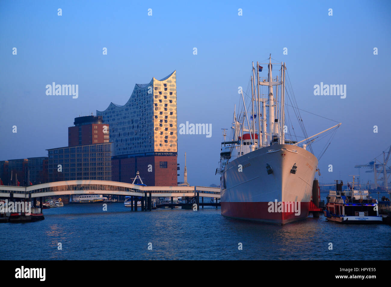 Elbphilharmonie Concert Hall, Fluss Elbe, Hamburger Hafen, Deutschland, Europa Stockfoto