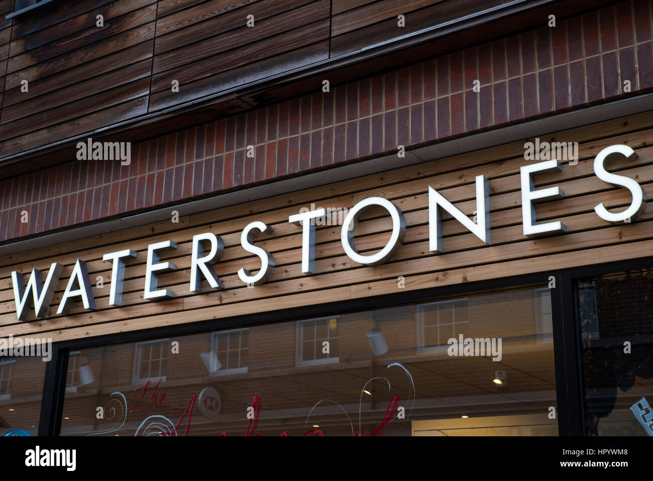 LONDON, UK - 13. Februar 2017: Ein Zeichen für die britischen Buchhändler Waterstones in Canterbury, England am 13. Februar 2017. Stockfoto