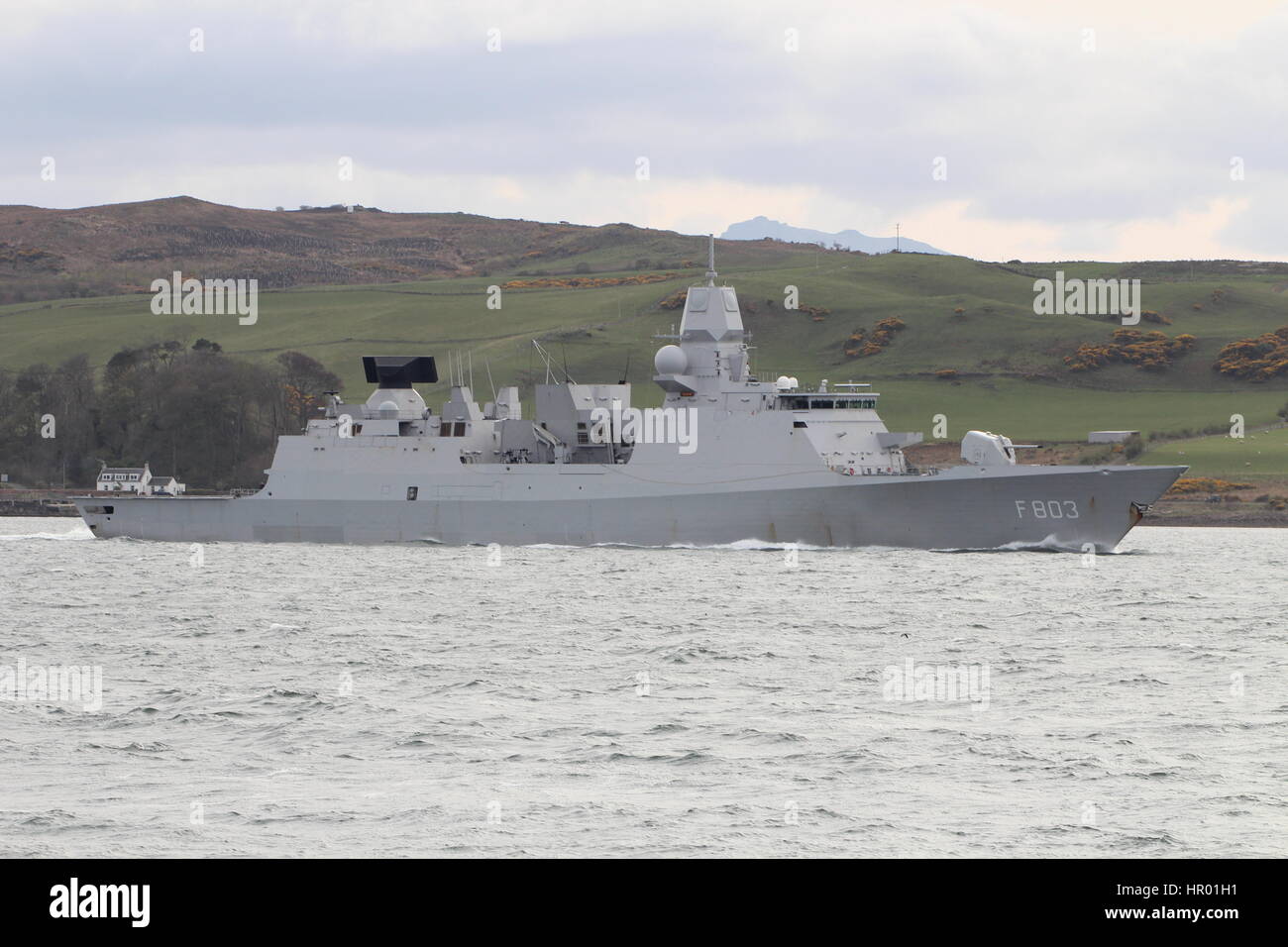 HNLMS Tromp (F803), eine Fregatte De Zeven Provincien-Klasse der Royal Navy Niederlande, während der Übung Joint Warrior 16-1. Stockfoto