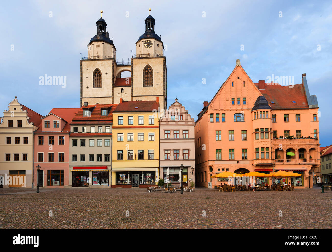 Rathausplatz in Wittenberg mit Blick auf die St. Marienkirche, Lutherstadt Wittenberg, Sachsen-Anhalt, Deutschland Stockfoto