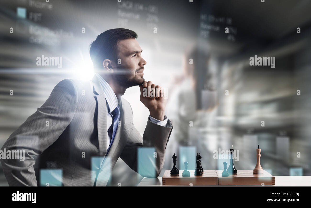 Er braucht Gewinnstrategie. Mixed-media Stockfoto