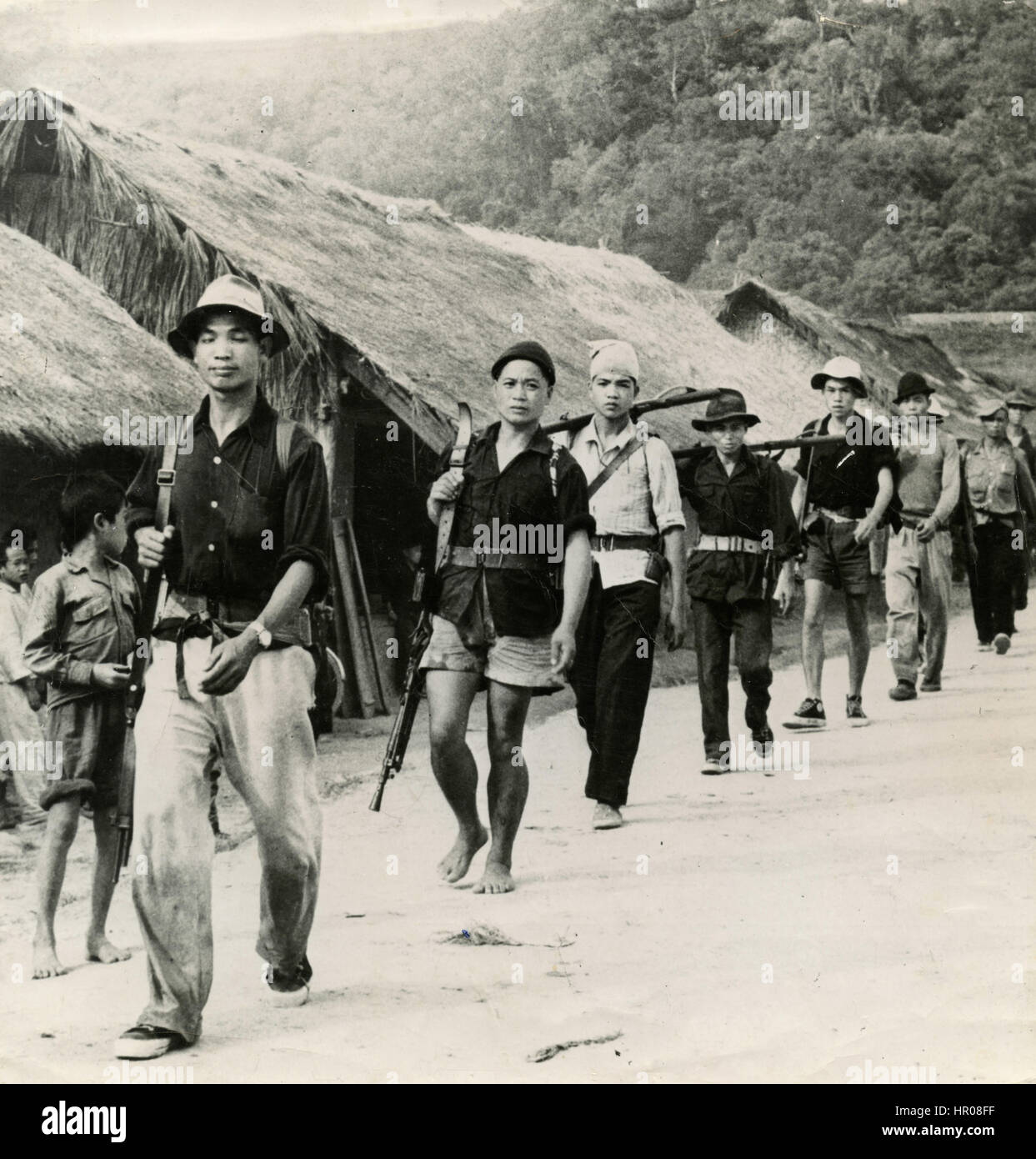 Laotische Patrouille in einem Dorf, Laos Stockfoto