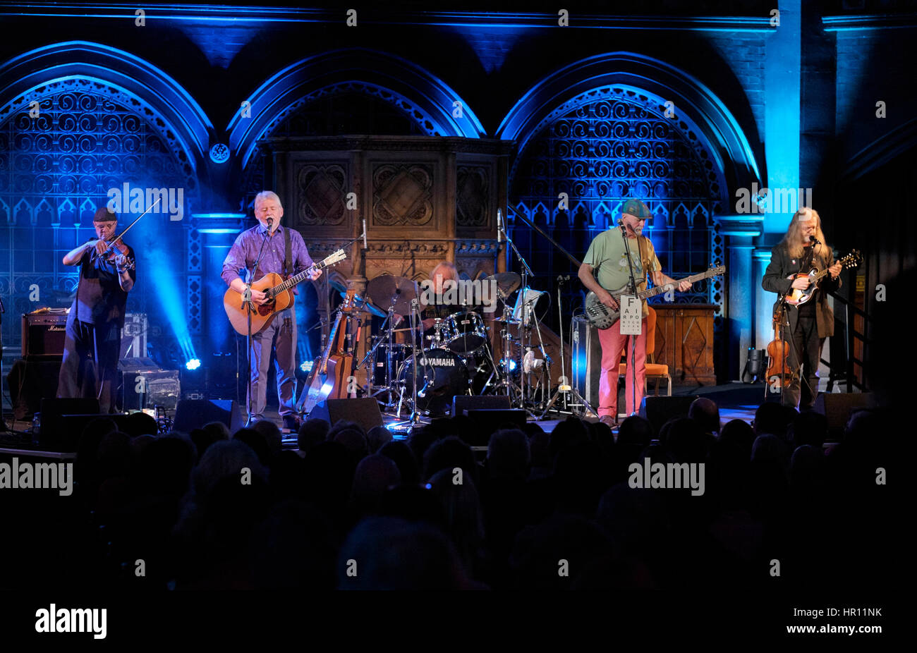 London, UK. 25. Februar 2017. Fairport Convention erklingt in der Union Chapel während ihren 50. Geburtstag Party Tour. Bildnachweis: MusicLive / Alamy Live News Stockfoto
