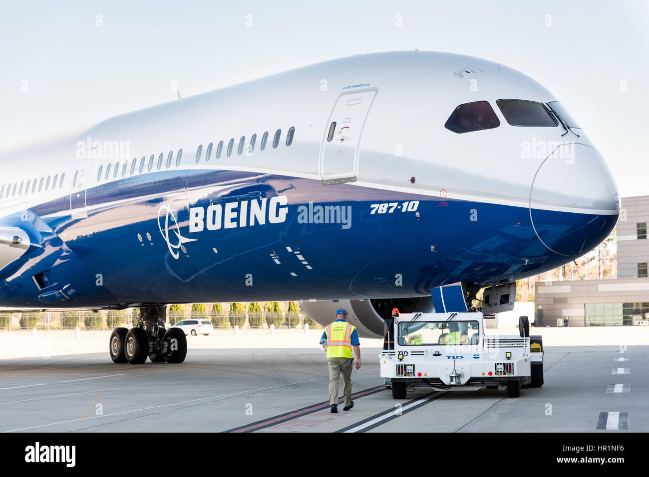 Die neue Boeing 787-10 Dreamliner Flugzeuge enthüllt im Boeing Werk 17. Februar 2016 in North Charleston, SC. Präsident Donald Trump besuchte die Rollout-Zeremonie für die Langversion des Flugzeugs 330 Passagiere mehr als 7.000 Seemeilen. Stockfoto