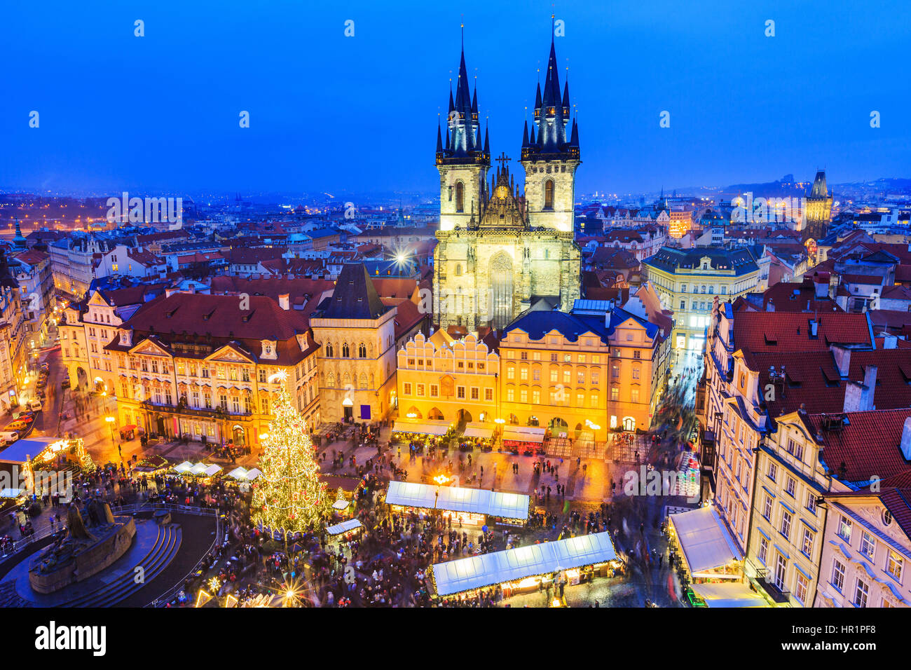 Prag, Tschechische Republic. Weihnachtsmarkt auf dem Altstädter Ring. Stockfoto