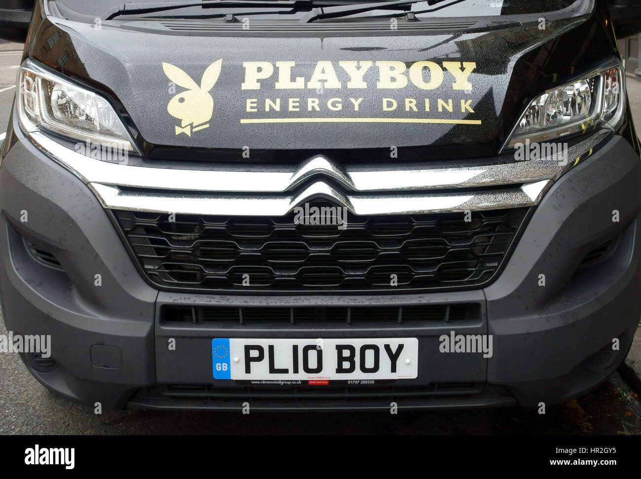 Playboy Marke Energie Getränk Werbe Fahrzeug, London Stockfoto