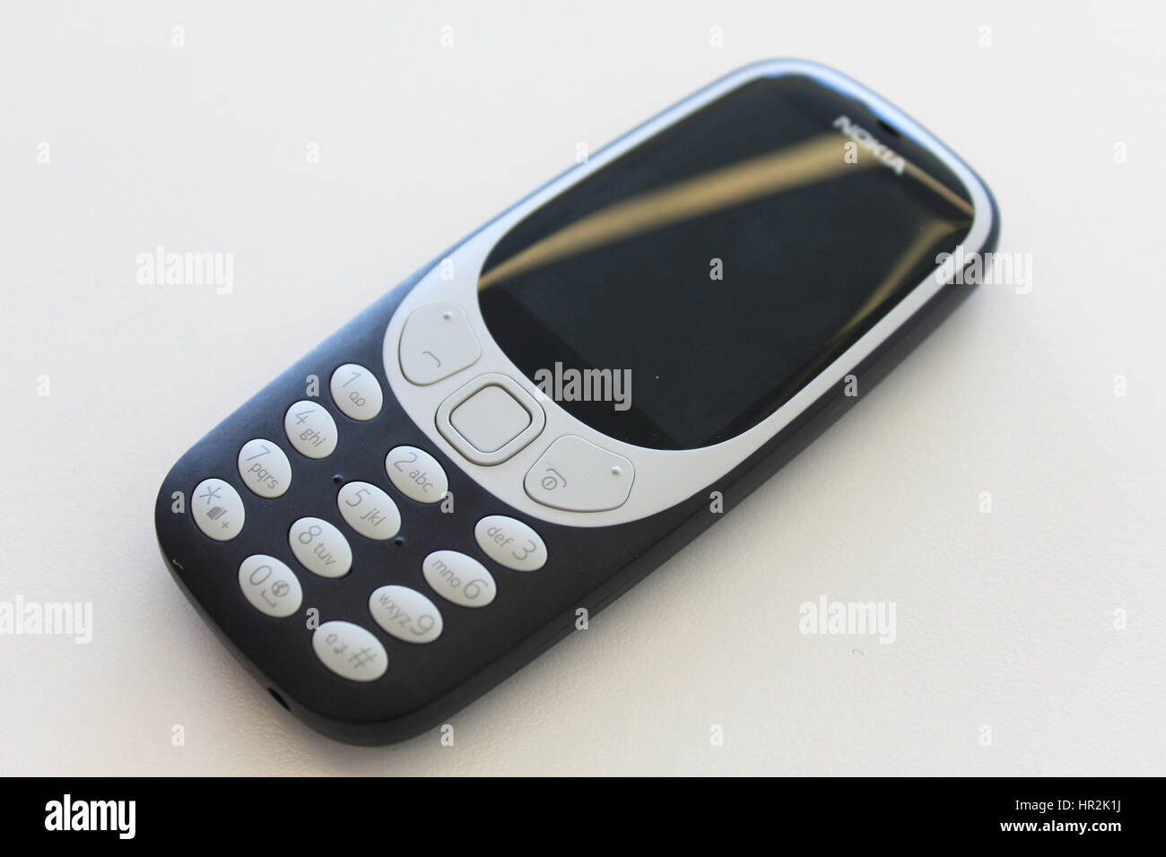 Die neue Version von Nokia 3310 auf dem Mobile World Congress (MWC) in Barcelona vorgestellt wurde. Stockfoto