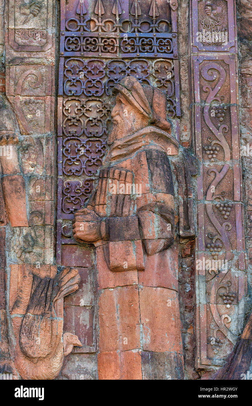 Nahaufnahmen von Gesichtern aus der kommunistischen Ära auf Fassade der Stadtmarkt in Kutaisi, Imereti Region, Georgien, Kaukasus, Naher Osten, Asien Stockfoto