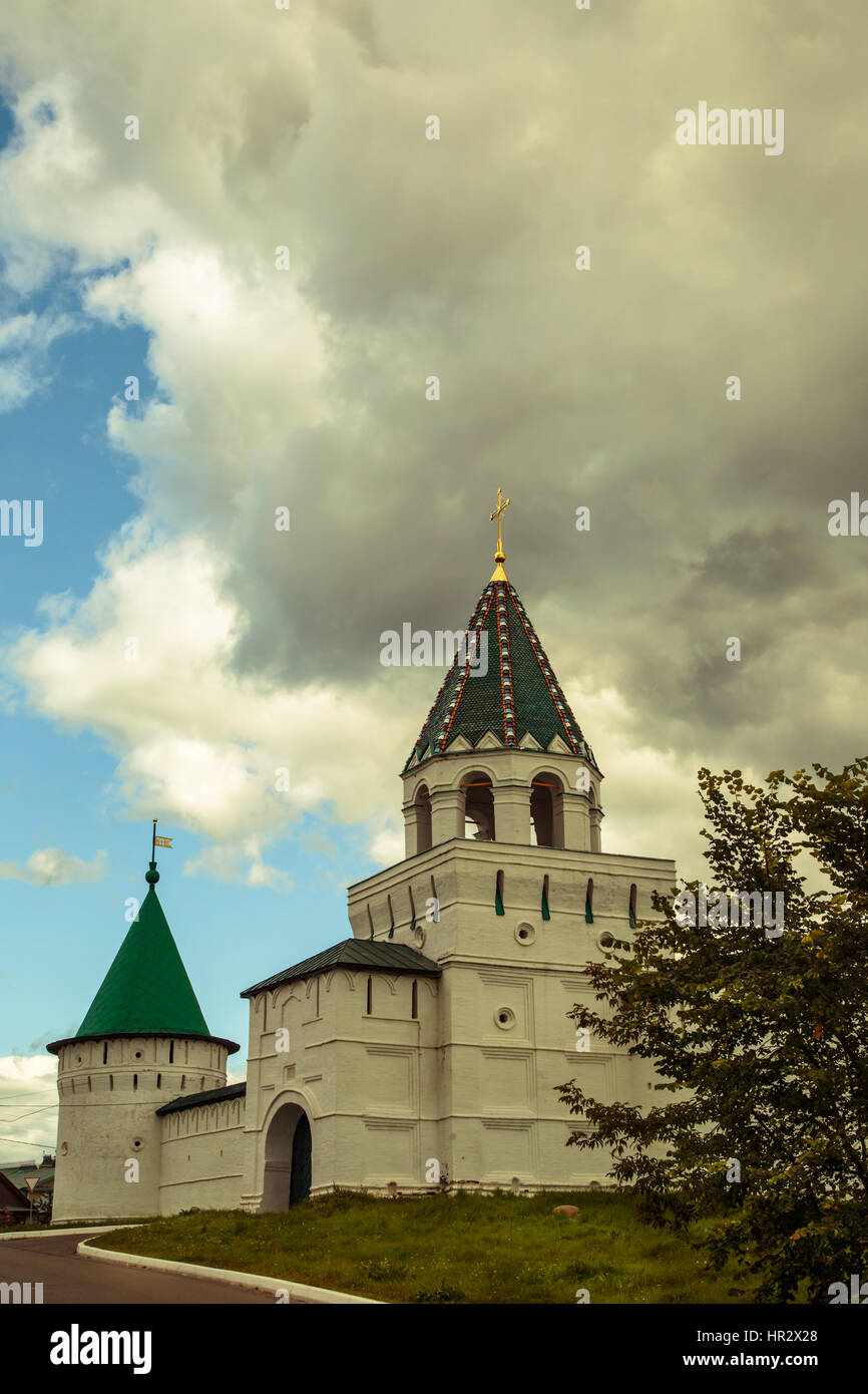 Alte Kirche der alten russischen Stadt Kostroma Stockfoto