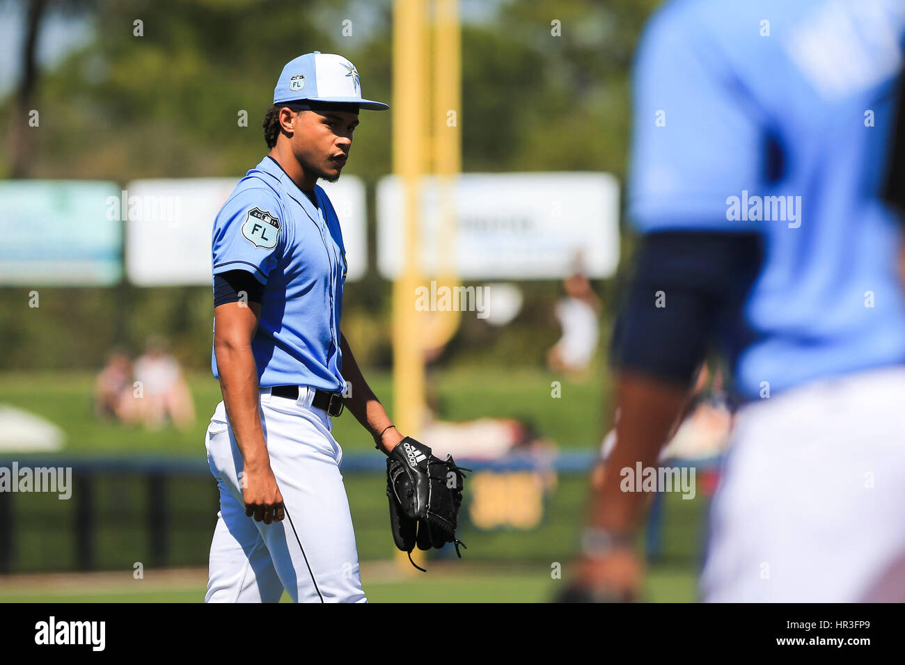 Port Charlotte, Florida, USA. 26. Februar 2017. WILL VRAGOVIC | Times.Tampa Bay Rays ab Krug kümmert sich Chris Archer (22) auf Boston Red Sox linker Feldspieler Brock Holt (12) Singles im ersten Inning des Spiels zwischen den Tampa Bay Rays und den Boston Red Sox bei Charlotte Sportpark in Port Charlotte, Florida auf Sonntag, 26. Februar 2017. Bildnachweis: Willen Vragovic/Tampa Bay Times / ZUMA Draht/Alamy Live News Stockfoto