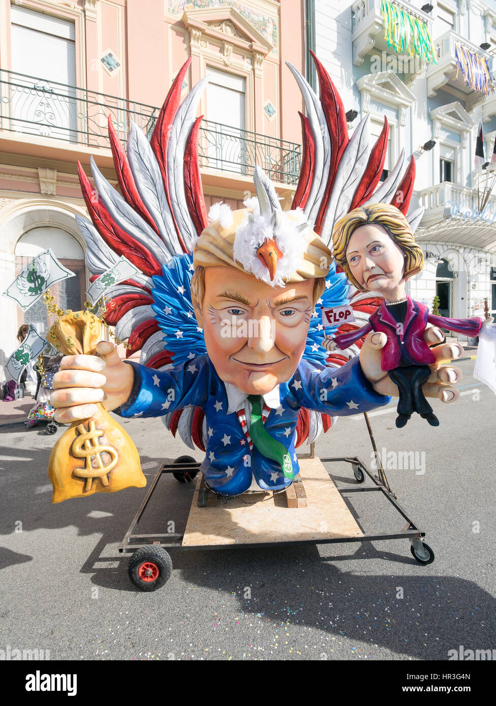 Viareggio, Italien. 26. Februar 2017.  allegorische Schwimmer am Karneval von Viareggio statt 26. Februar 2017 Credit: Landschaft von Sardinien/Alamy Live News Stockfoto