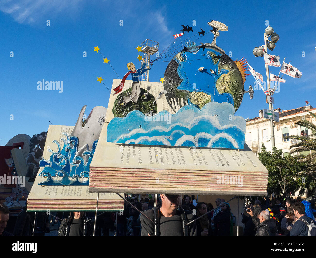 Viareggio, Italien. 26. Februar 2017.  allegorische Schwimmer am Karneval von Viareggio statt 26. Februar 2017 Credit: Landschaft von Sardinien/Alamy Live News Stockfoto