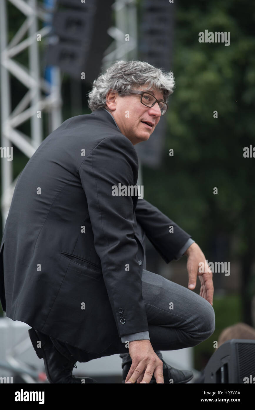 Éric Coquerel an die Wahlen treffen von Jean-Luc Mélenchon Place Stalingrad in Paris, im Beisein von Delegation der Insoumis .es von ganz Frankreich Stockfoto