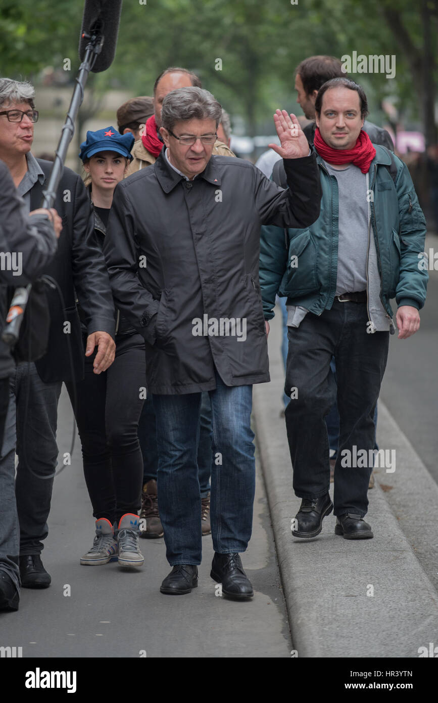 Bei den Wahlen treffen von Jean-Luc Mélenchon Place Stalingrad in Paris, im Beisein von Delegation der Insoumis .es von ganz Frankreich Stockfoto