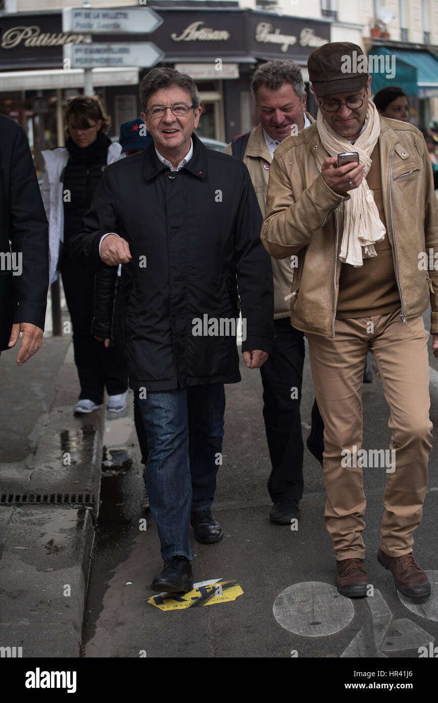 der kurfürstlichen Meeting Place Stalingrad, Jean-Luc Mélenchon mit Mitarbeitern kreuzen rue de paris Stockfoto
