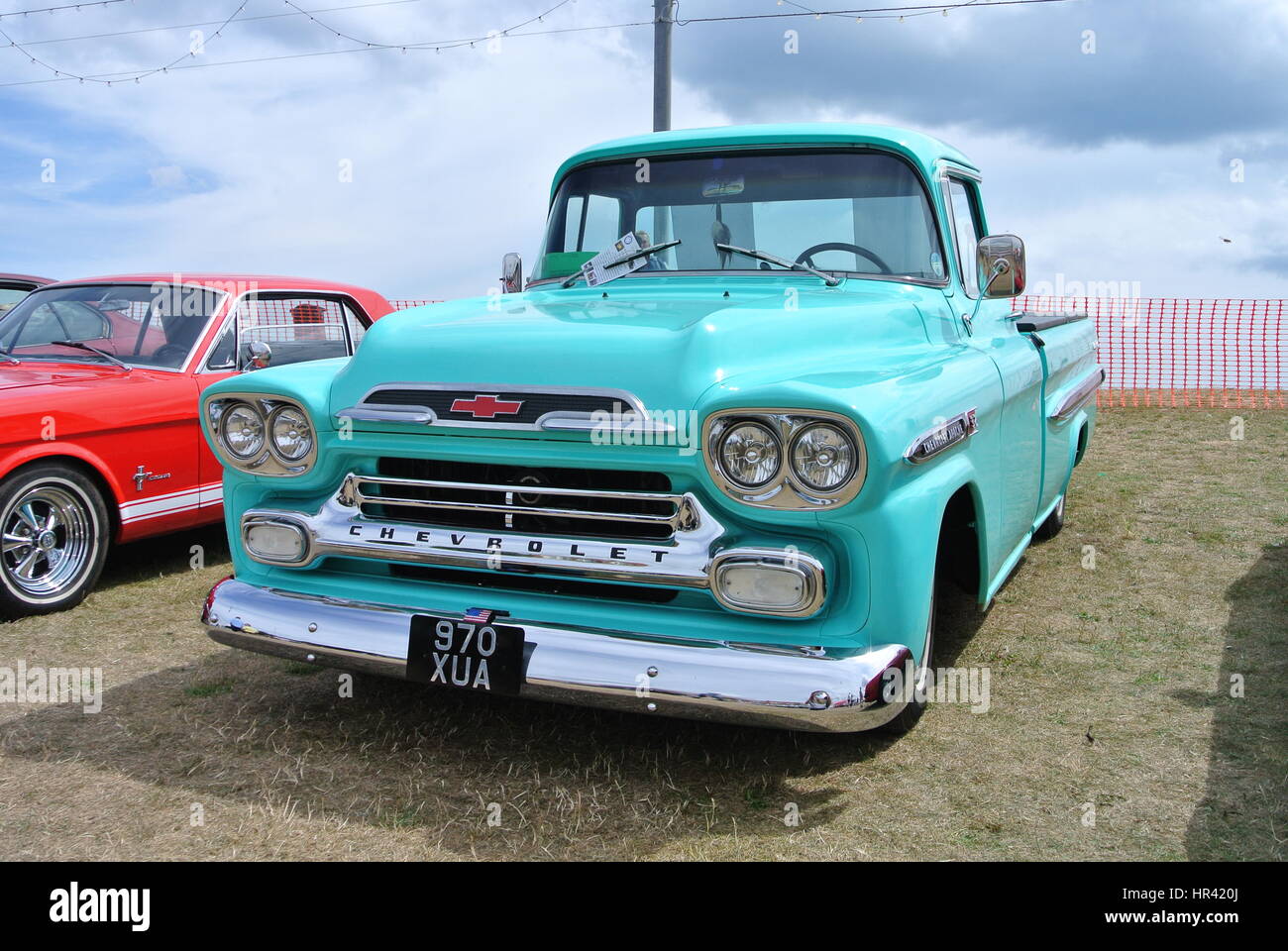 Chevrolet Apache-Pickup-Truck geparkt auf dem display Stockfoto