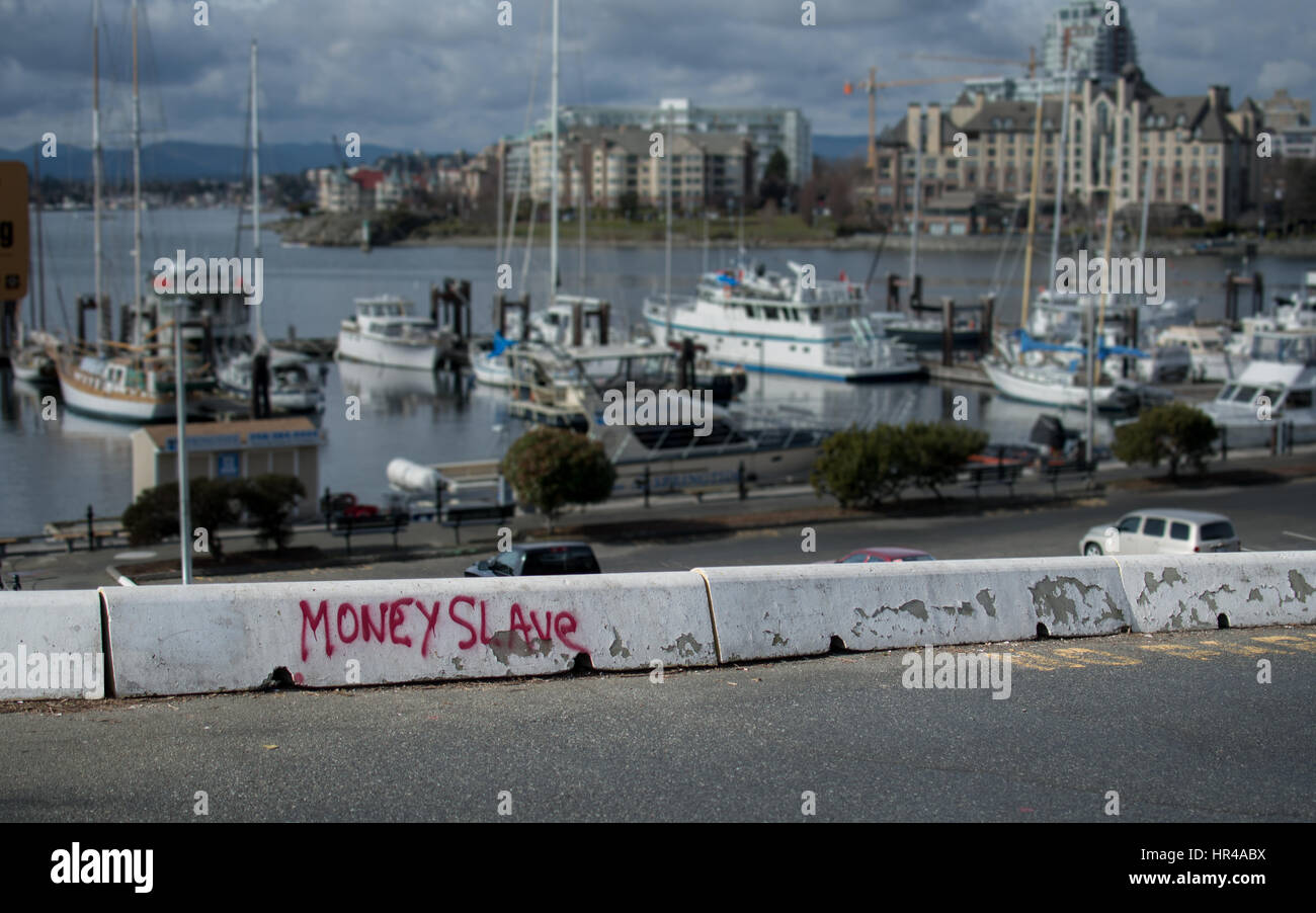 Anti-kapitalistischen Text im wohlhabenden Teil der Stadt Stockfoto