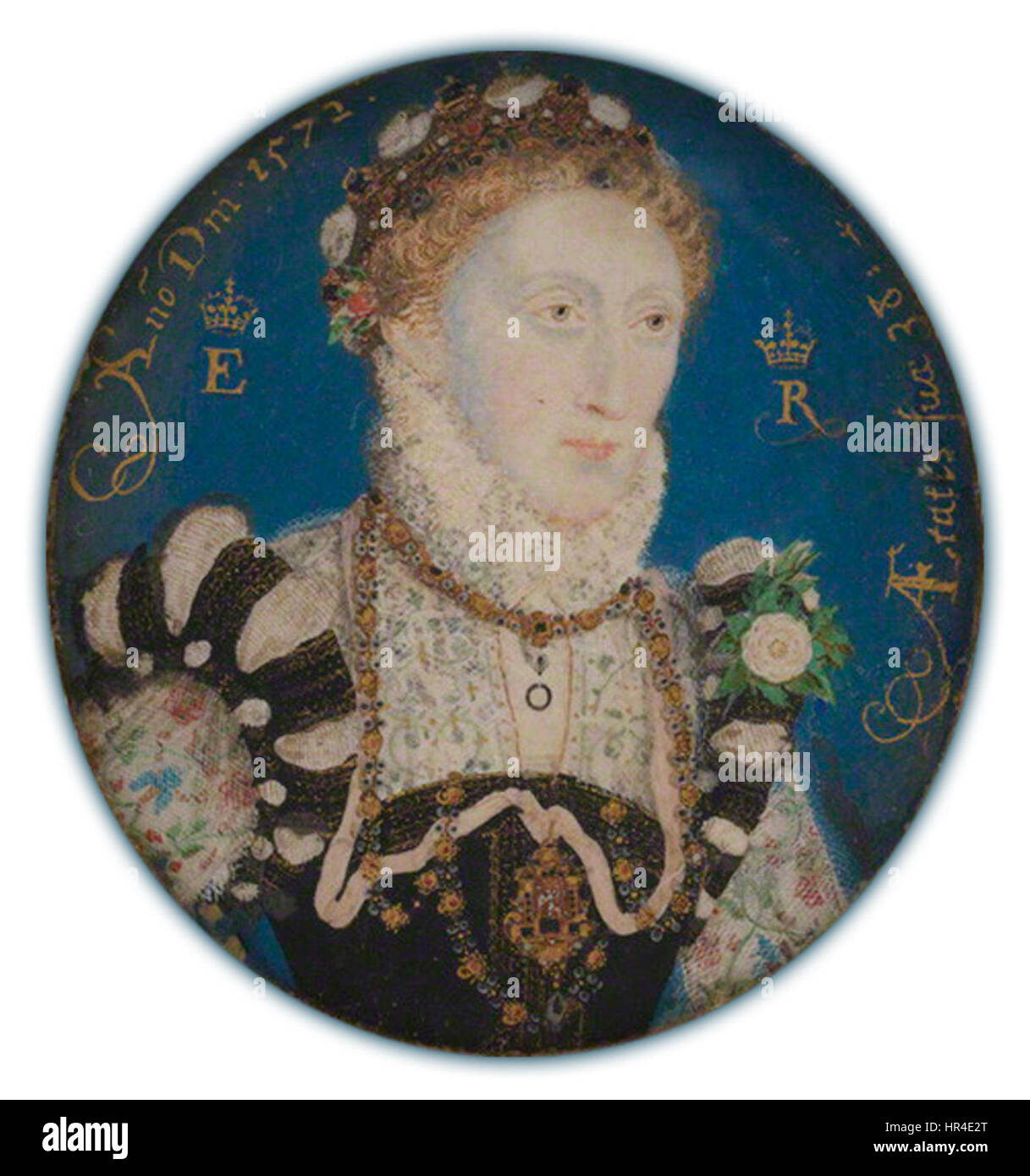 Diese Miniatur von Nicholas Hilliard mit dem Titel „Queen Elizabeth I“ fängt die Königin in komplizierten Details ein und hebt ihre königliche Kleidung und ihre königliche Haltung hervor. Das Werk veranschaulicht die Porträttechniken der Renaissance. Stockfoto