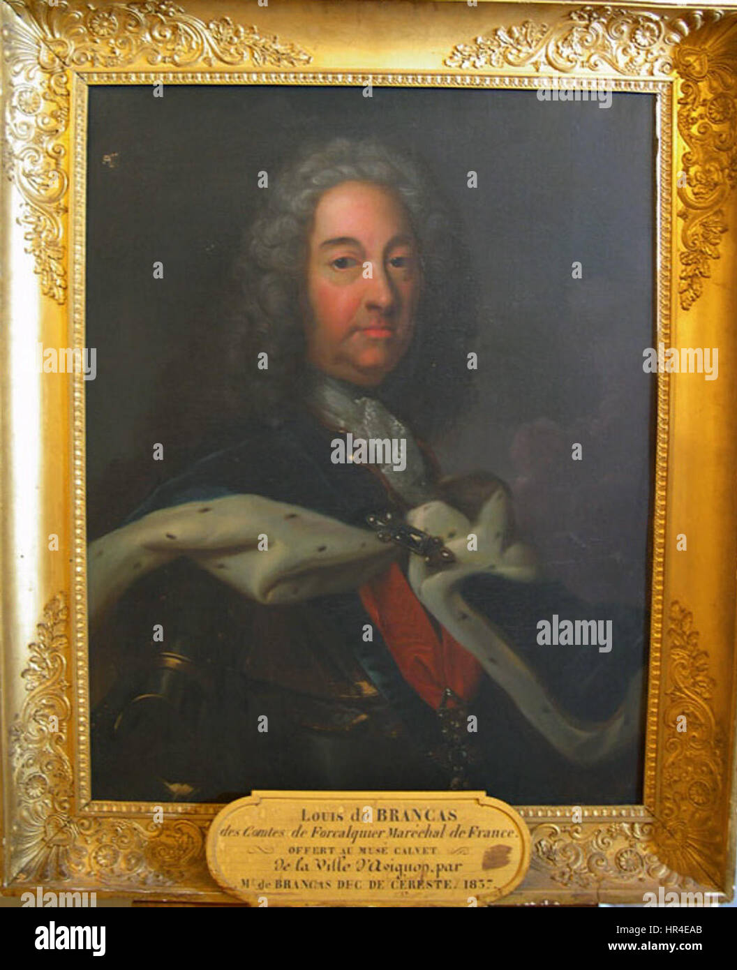 Dieses Porträt zeigt Louis de Brancas, einen französischen Aristokraten, der seinen Adel und seine würde einfängt. Das Kunstwerk im klassischen Stil spiegelt die Mode und Manierismen des französischen Adels im 18. Jahrhundert wider. Stockfoto