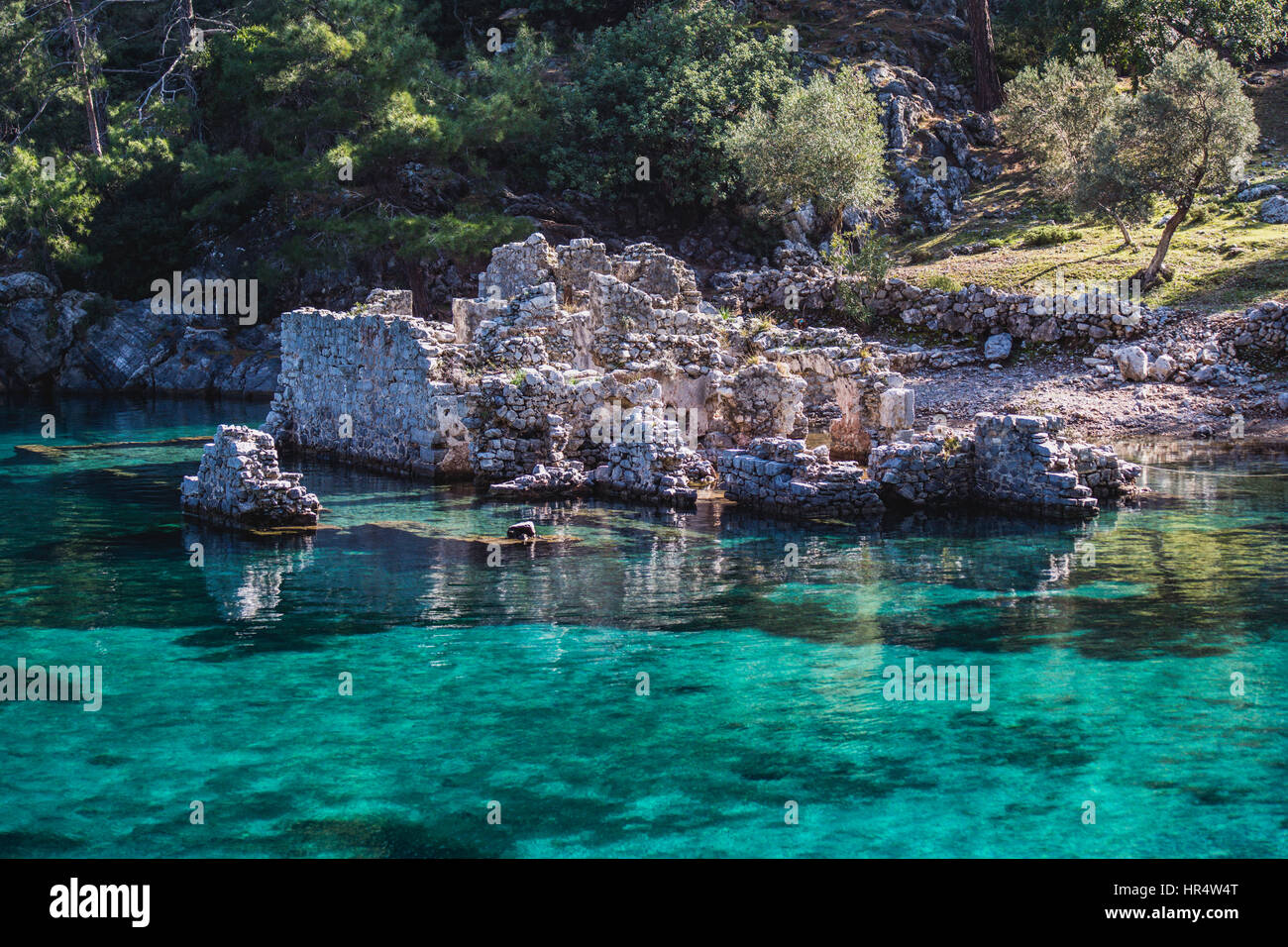 Ruinen von Cleopatras Bad in Türkei Mittelmeerküste Göcek zerstört Stockfoto