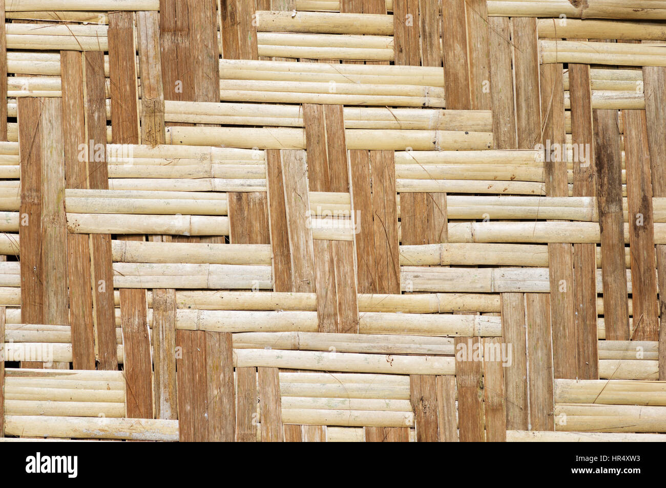 geflochtenem Bambus Wandpaneel mit Rautenmuster Stockfotografie - Alamy
