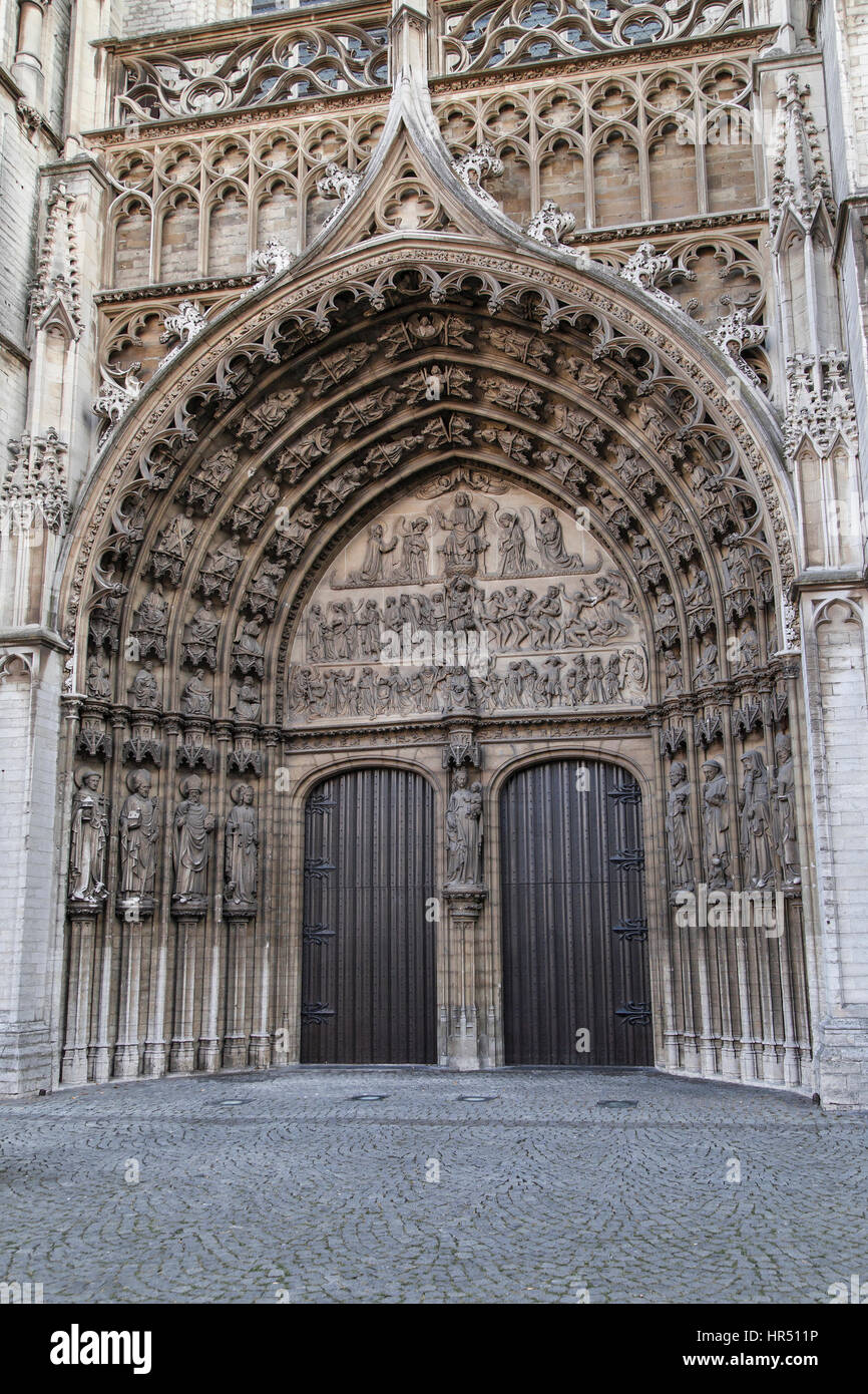 Hauptportal der Kathedrale von Notre-Dame in Antwerpen, Belgien. Stockfoto