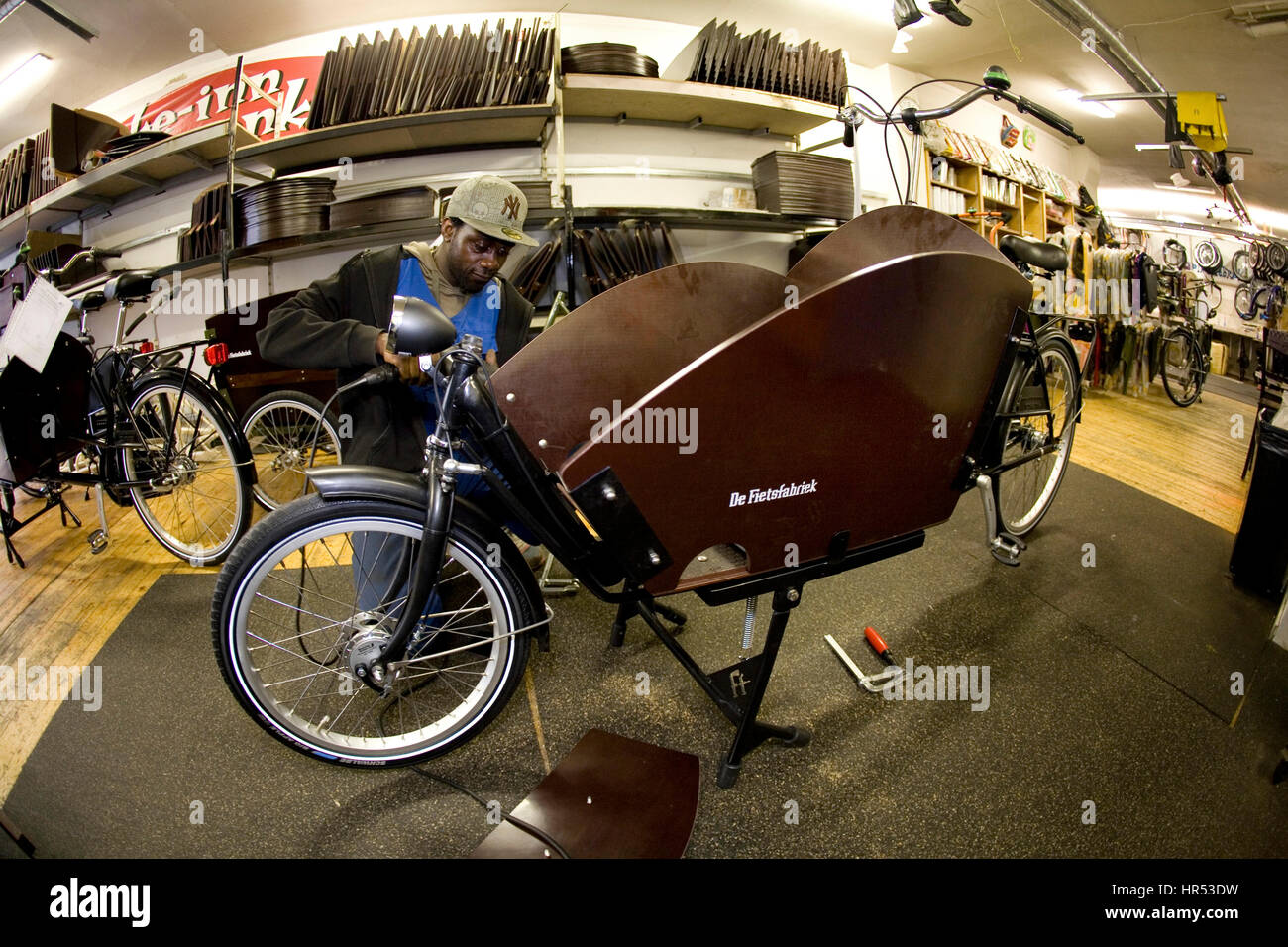Fahrrad-Reparatur-Werkstatt in Amsterdam Stockfoto