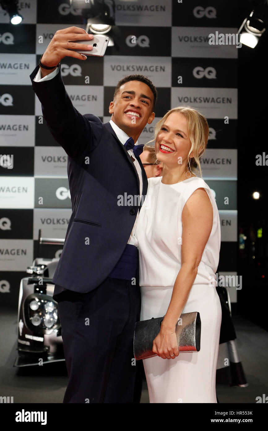 Berlin, Deutschland, 10. November 2016. Cliff Goncalo und Nova Meierhenrich Teilnahme an der "GQ Men Of The Year"-Awards an komischen Oper, Berlin, Deutschland Stockfoto