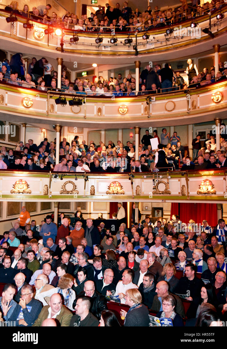Brighton UK statt 20. Februar 2017 - Fans bei der Goldstone-Tage 20-Jahren am Feier-Nacht im Theatre Royal in Brighton. Ehemalige Spieler fans Stockfoto