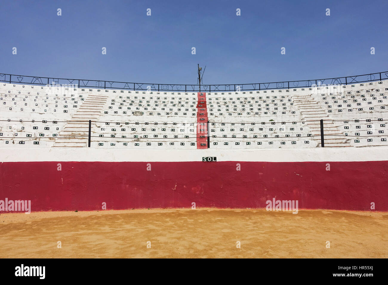 Leere Arena, Stierkampf, Stierkampfarena, weiße Dorf Mijas Pueblo in Südspanien. Andalusien, Costa Del Sol Stockfoto